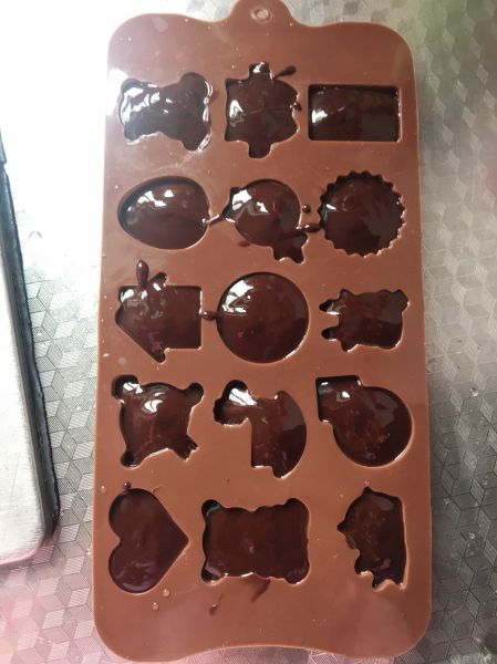 自制手工黑巧克力成品图