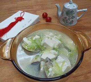 第8步(青萝卜蛤蜊炖豆腐汤的做法)