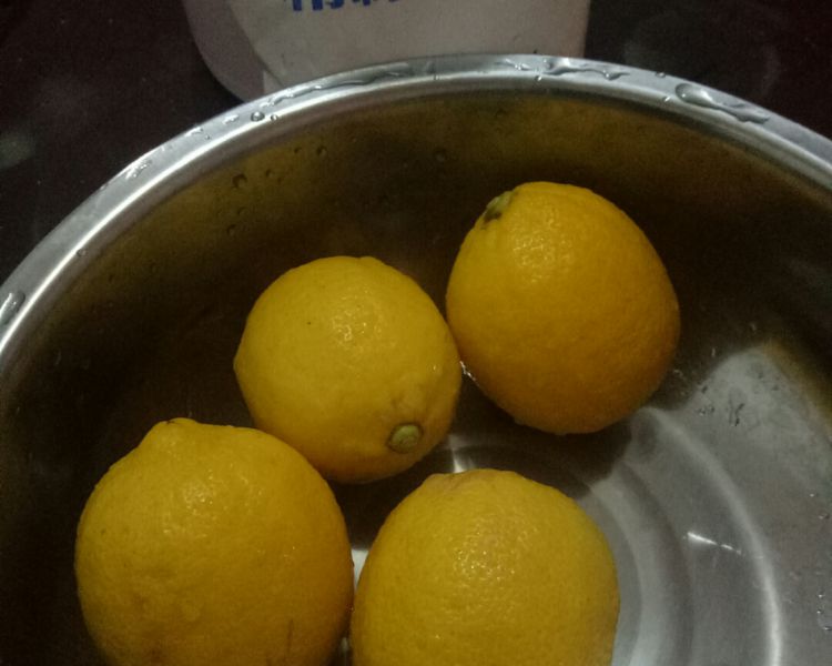 第1步(柠檬蜂蜜的做法)