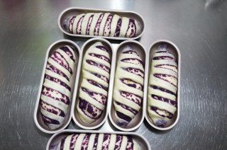 第17步(紫薯面包卷的做法)