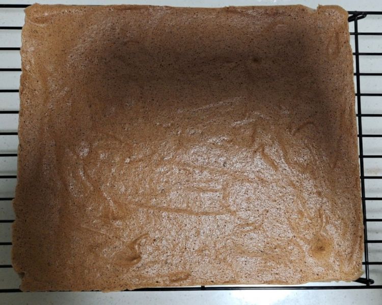 第5步([低碳生酮]魔芋粉蛋糕卷的做法)