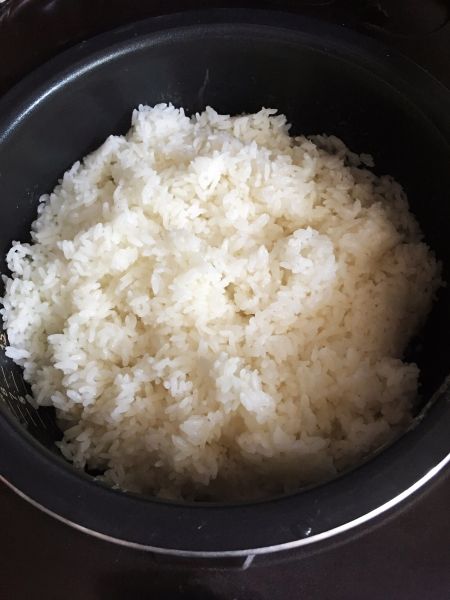 第6步(蒸米饭(手指测量水法)的做法)