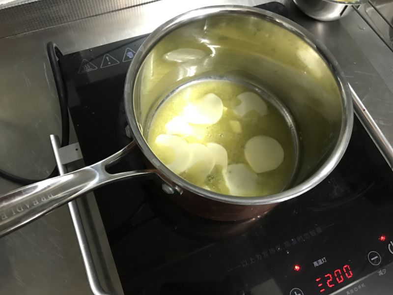 第3步(日式棉花肉松蛋糕卷的做法)
