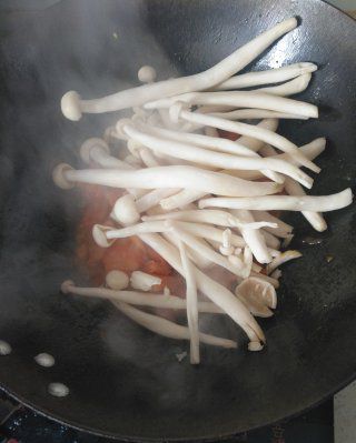 第9步(西红柿鸡蛋炒白玉菇的做法)