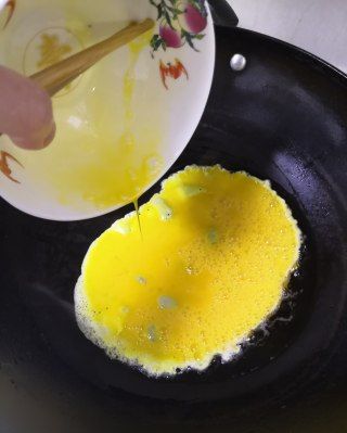 第4步(韭菜炒鸡蛋的做法)