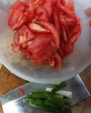 第2步(西红柿豆腐蛋汤的做法)