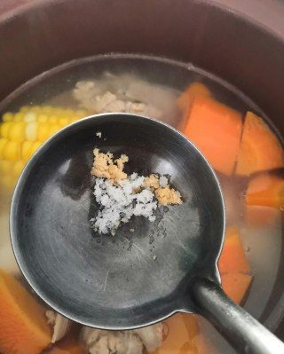 第8步(胡萝卜玉米汤的做法)