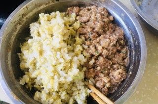 第7步(酸菜水饺的做法)