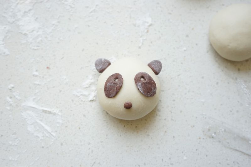 第10步(熊猫豆沙包的做法)