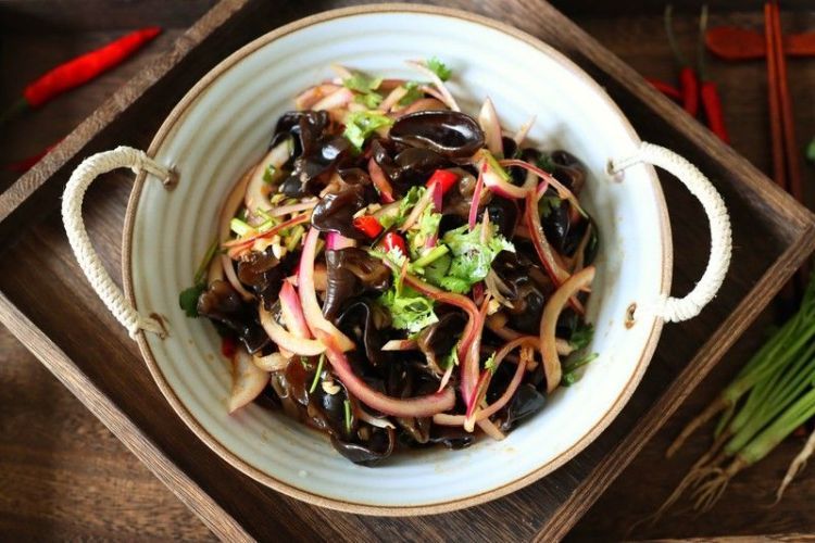 夏日爽口小菜——凉拌木耳