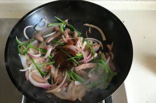 第8步(黑椒洋葱青椒炒牛肉的做法)