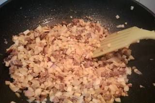 第4步(白萝卜牛肉烧麦的做法)