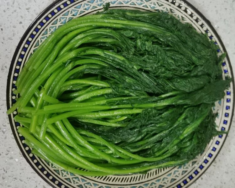 第2步(白灼茼蒿的做法)