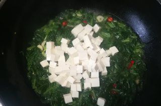 第9步(白萝卜缨炖南豆腐的做法)