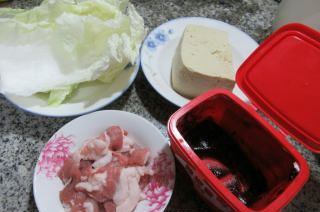 第1步(五花肉大白菜炖冻豆腐的做法)