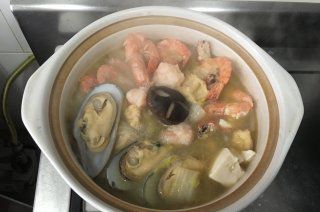 第8步(海鲜砂锅的做法)