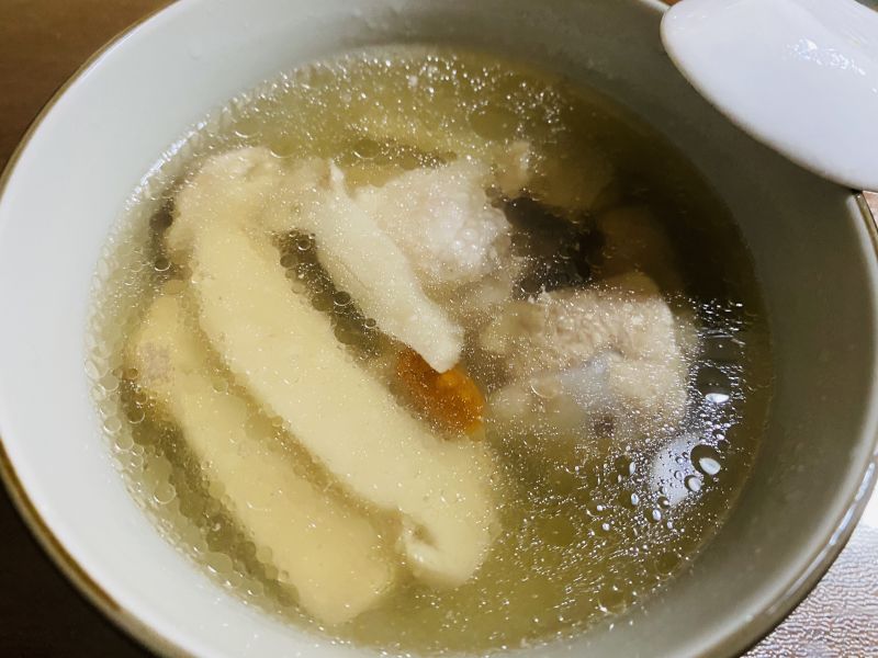 松茸炖鸡汤成品图
