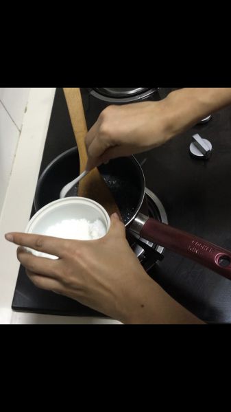 第3步(自制焦糖奶茶的做法)