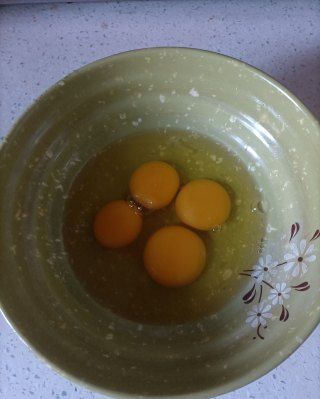 第2步(韭菜炒鸡蛋的做法)