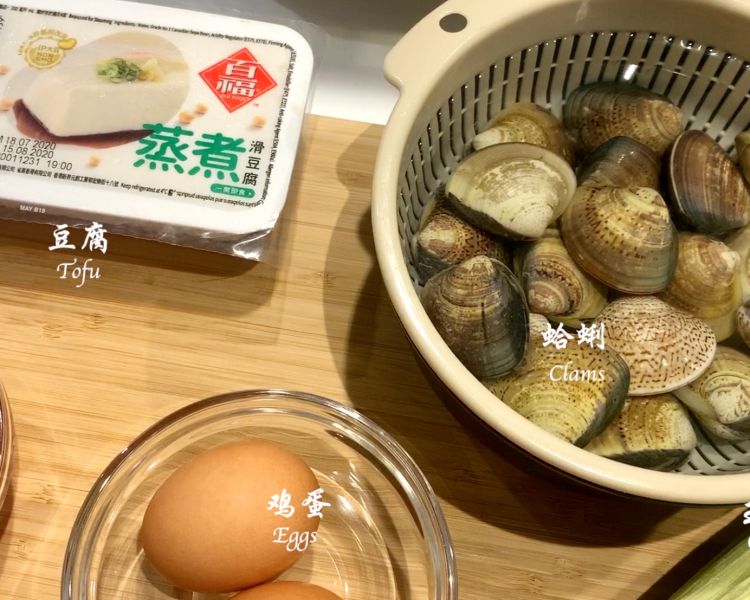 第1步(【每日晚餐#33】蛤蜊蒸蛋|肉沫豆腐|蒸玉米~用蒸锅做一顿简单的晚餐！的做法)