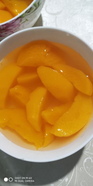 自制黄桃罐头成品图