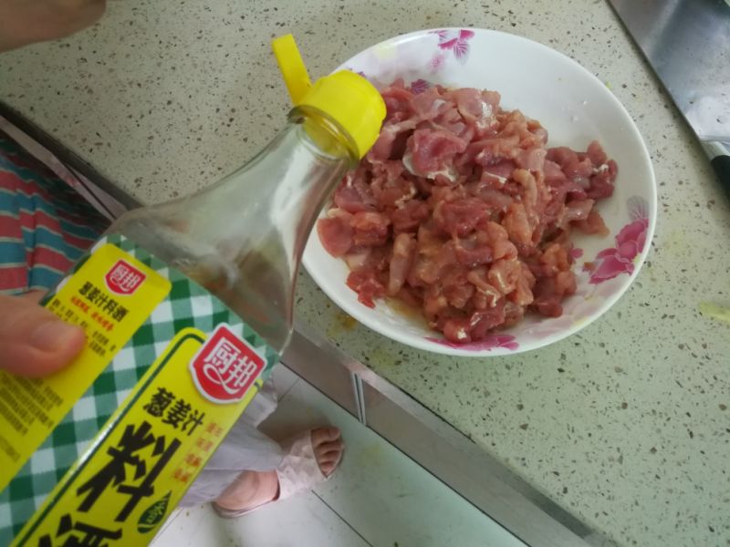 第3步(大蒜红椒小炒肉的做法)