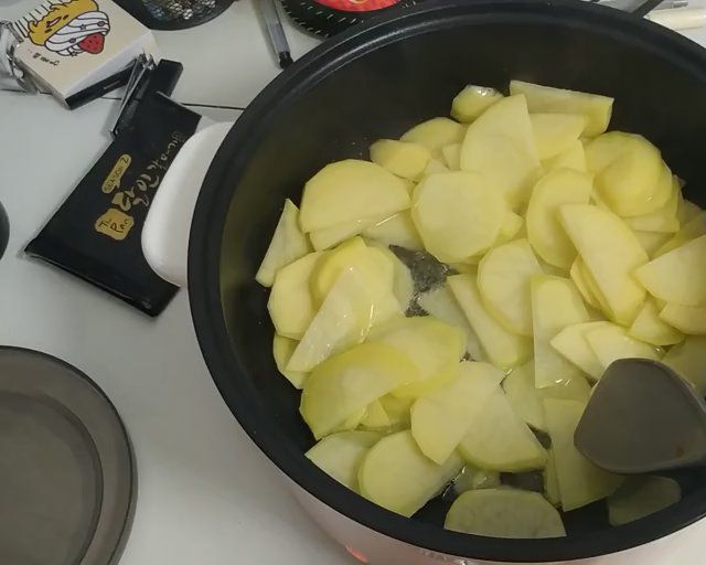 第2步(干锅土豆片的做法)