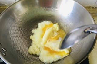 第3步(蒜苔炒鸡蛋的做法)