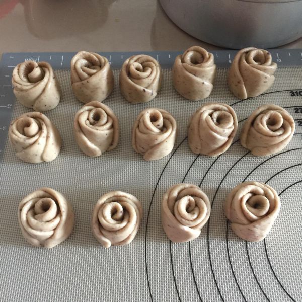 第4步(豆浆玫瑰花面包的做法)