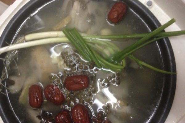 第12步(莲藕红枣莲子排骨汤，在寒冷的冬天，给你带来别样的温暖的做法)