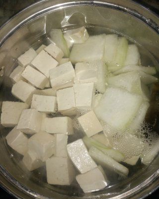 第7步(减脂晚餐：冬瓜海带豆腐汤的做法)