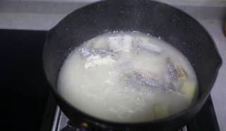 第11步(清蒸带鱼&香浓带鱼汤的做法)