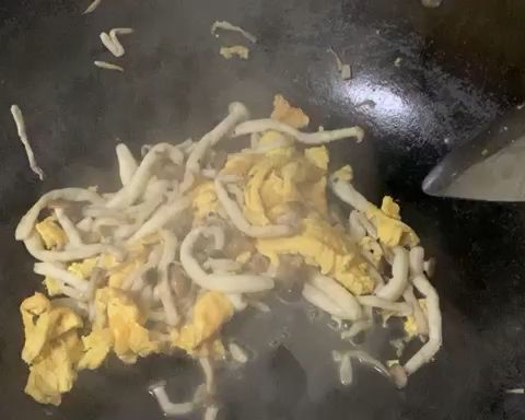 第1步(减脂晚餐蘑菇紫菜鸡蛋汤的做法)