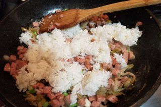 第8步(榨菜午餐肉炒饭的做法)