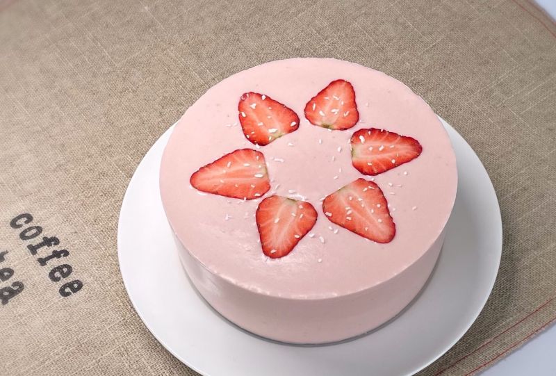 草莓慕斯蛋糕成品图