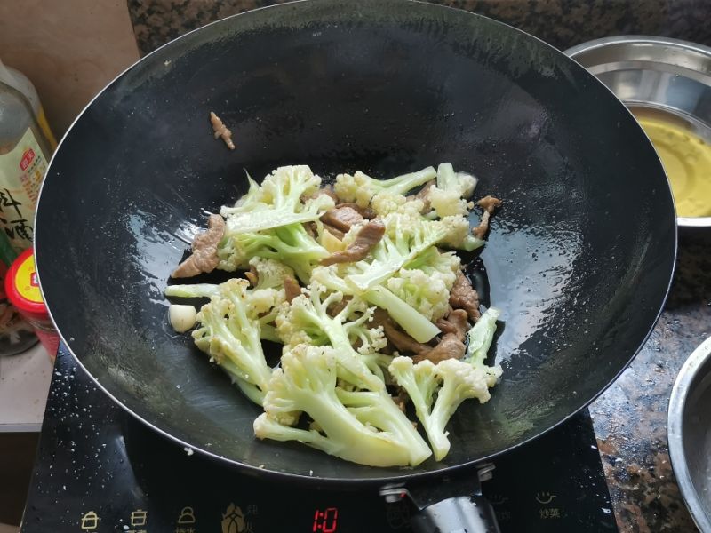 第4步(干锅花菜的做法)