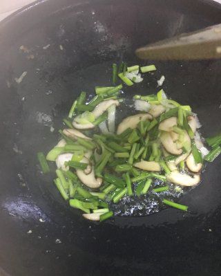 第6步(韭菜炒油豆皮的做法)