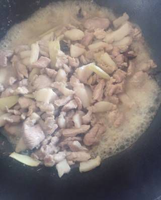 第2步(猪肉炖土豆的做法)