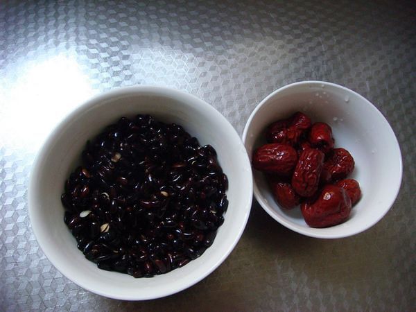 第1步(红枣黑豆豆浆——健康养生豆浆的做法)
