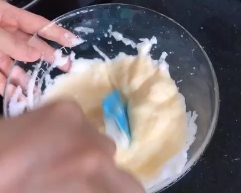 第10步(芝士蛋糕口感的酸奶蒸蛋糕的做法)