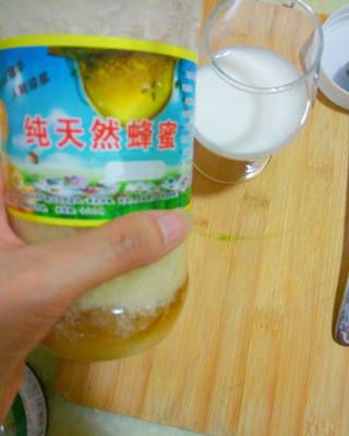 第9步(消夏饮品：蝶豆花蜂蜜牛奶的做法)