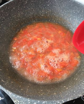 第15步(“汤羹”锤肉片番茄汤的做法)