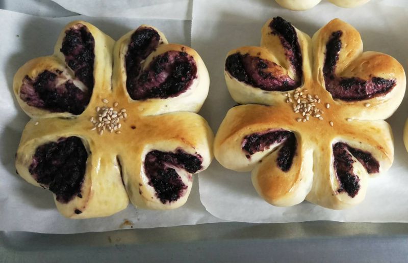升级版桑葚果酱花型面包的做法 菜谱大杂烩
