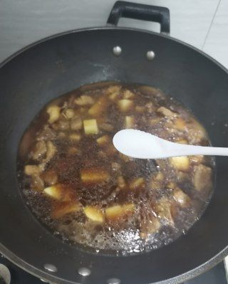 第8步(土豆烧肉的做法)
