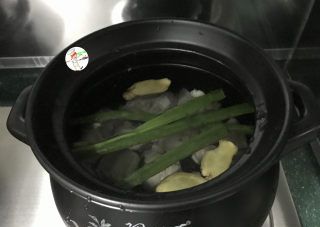 第3步(莲藕排骨汤的做法)