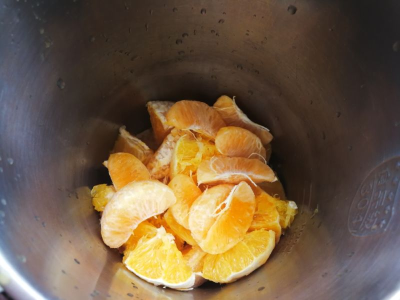 第4步(鲜榨橙汁的做法)