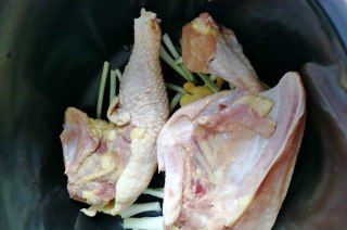 第6步(电饭锅盐焗鸡的做法)