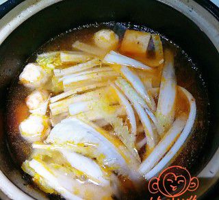 第10步(海鲜砂锅抻面的做法)