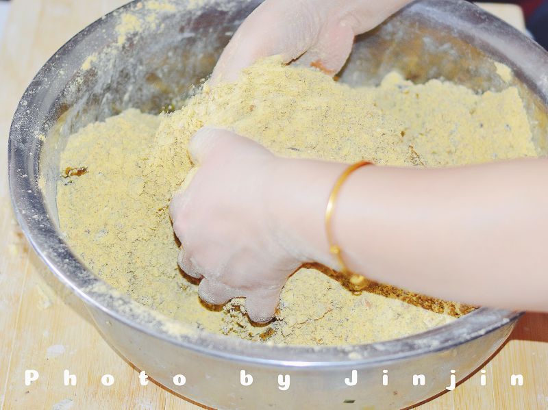 第8步(老式玉米面月饼的做法)