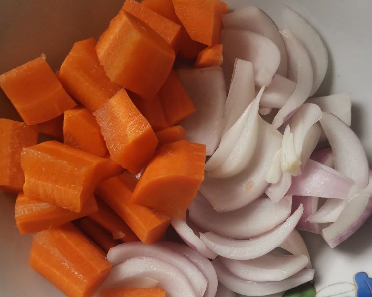 第4步(土豆胡萝卜炖牛肉的做法)
